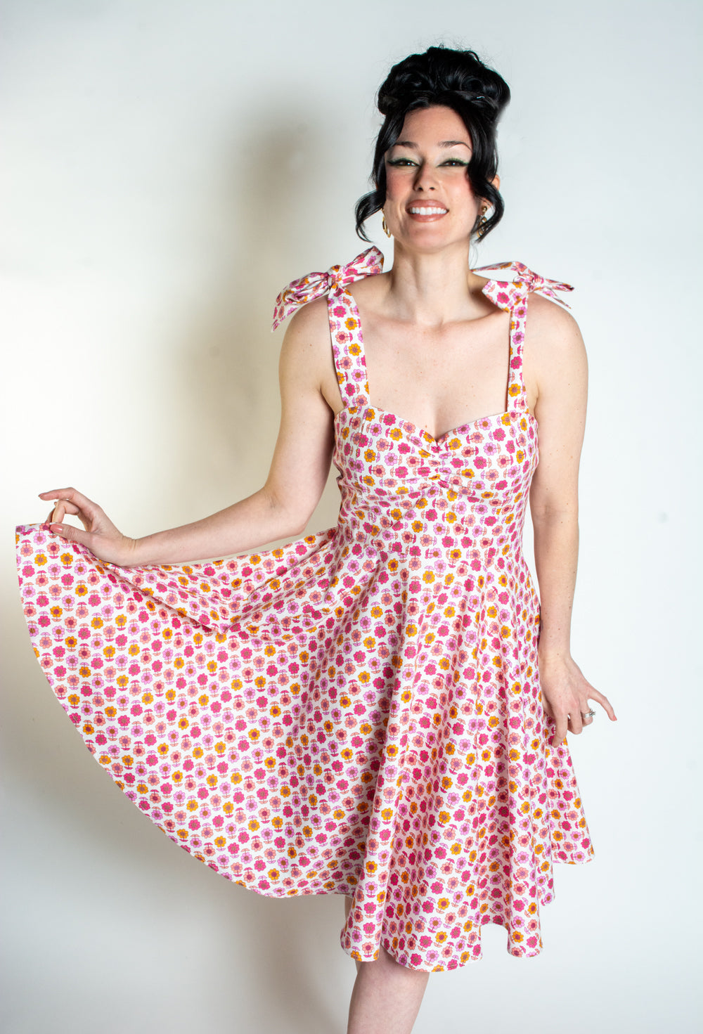 Sarah Swing Dress - Retro Daisy, Pink